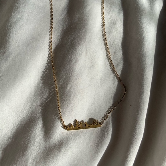 Jewelry - Gold London city skyline necklace